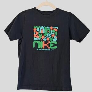Nike Graphic Tee Move Your Sole Black Kids Youth Large